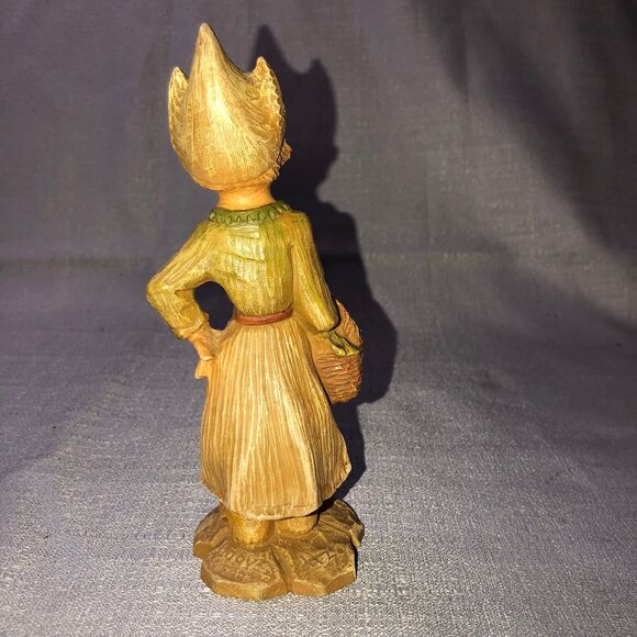 Vintage Copy Verb HM Dutch Girl made in Holland, Carrying a Basket of Flowers - Picture 4 of 7